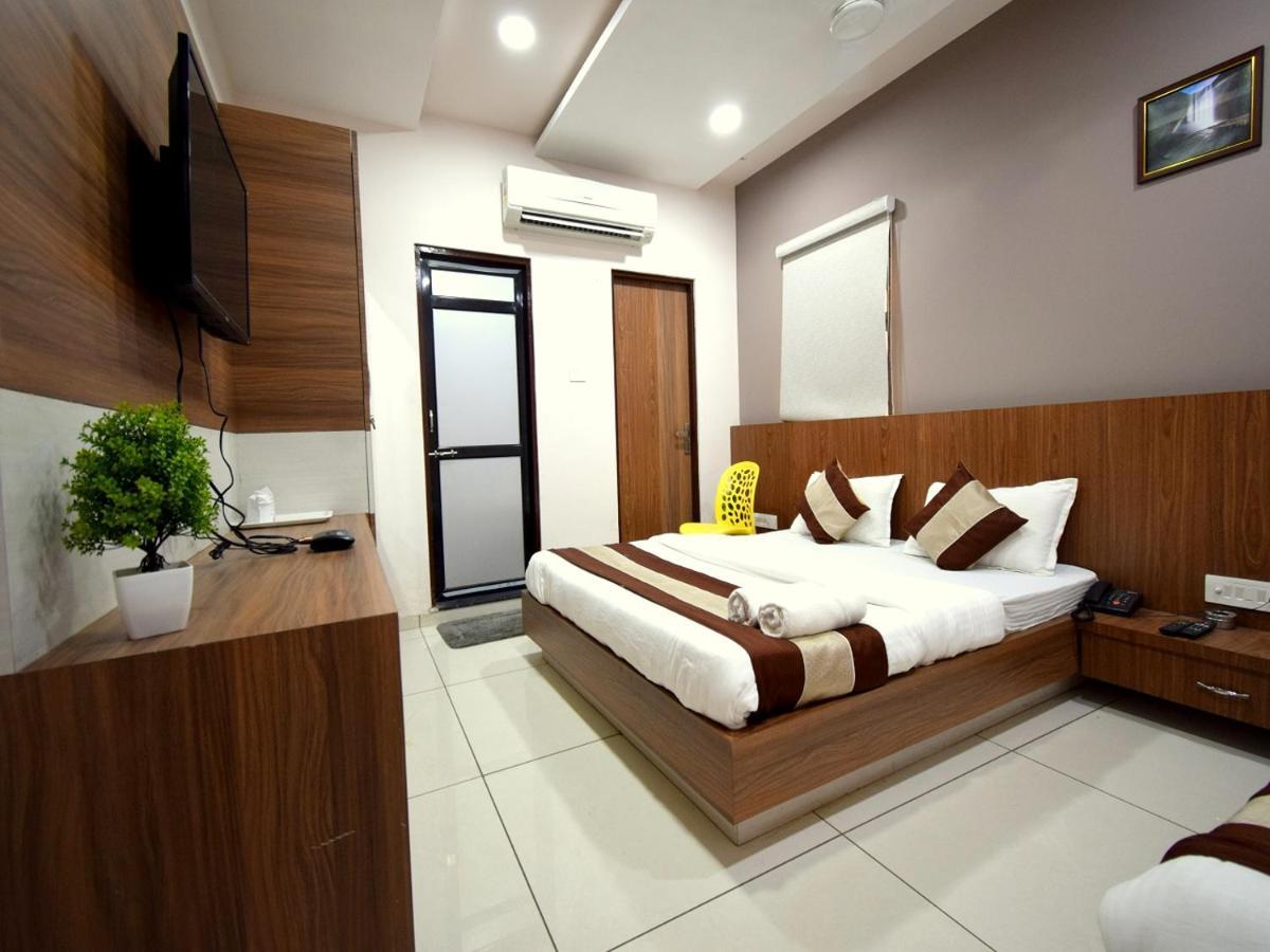 Hotel Embassy Kalol Exterior foto