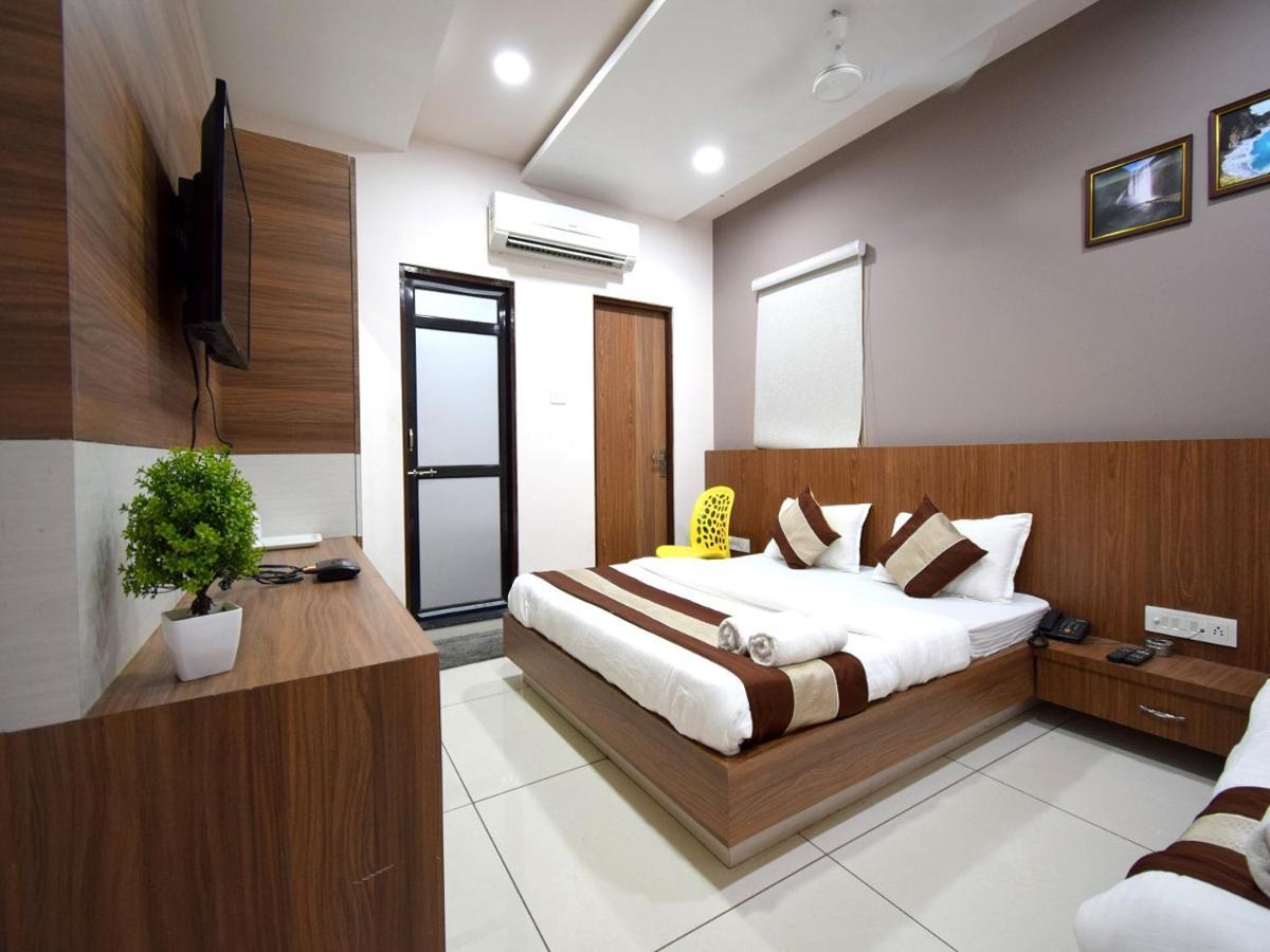 Hotel Embassy Kalol Exterior foto